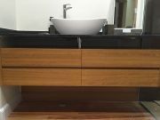 mueble_madera_iroko_1.jpg
